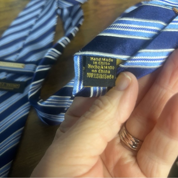 Donald Trump Signature Collection Silk Tie Blue Stripe 59” Length X 3.5” Width - Picture 4 of 5